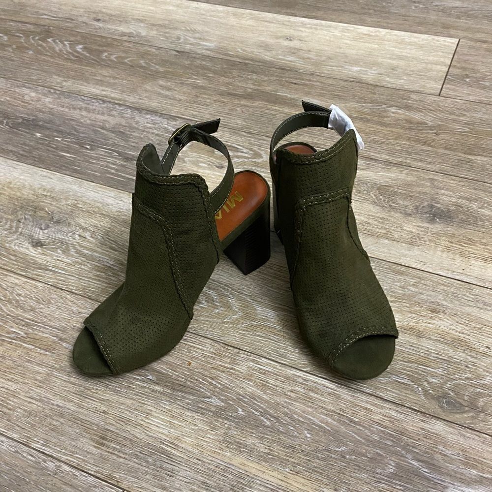 MIA Suede Boca Block Heel - Picture 5 of 11